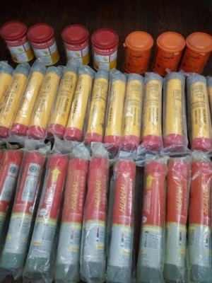 Kolkata: Huge smoke explosives recovered near Howrah bridge