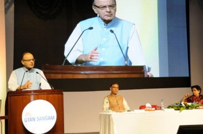 Experts group will be set up to look into issues related to consolidation of public sector banks: Jaitley