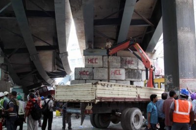 Kolkata flyover disaster: Hanging portion is the final challenge for rescue men