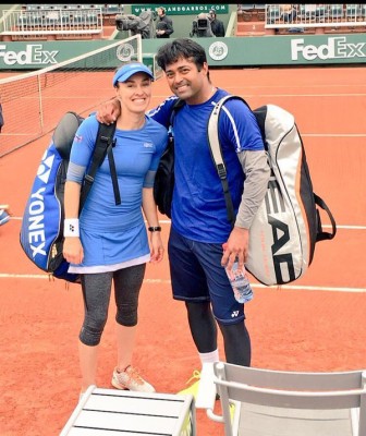 Leander-Martina reach French Open semis