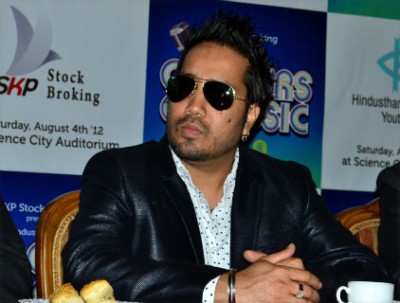 FIR filed against Mika Singh for allegedly molesting designer 
