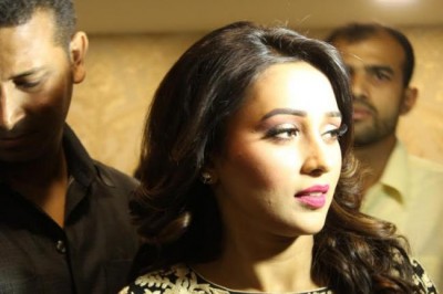 Tolly actress Mimi glams up Ratnajeevan showroom opening in Kolkata