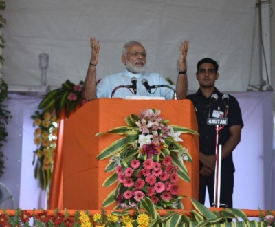 Modi visits Gorakhpur, pitches for development of eastern India