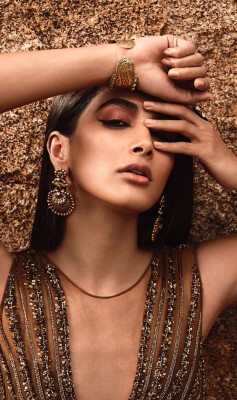 Pooja Hegde crosses 1 million on Facebook 
