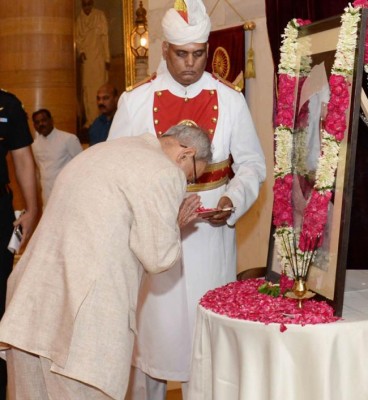 Pranab Mukherjee  pays homage to Fakhruddin Ali Ahmed on his birth anniversary 
