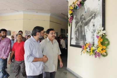 SRFTI pays floral tribute to Satyajit Ray on his 96th birth anniversary  