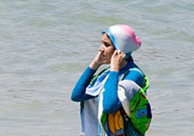 French court suspends burkini ban 