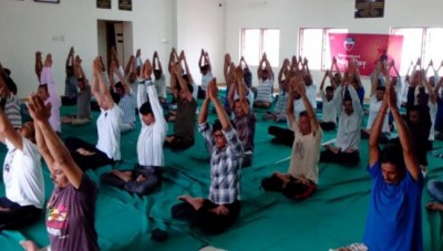 Over 18000 wood craftsmen celebrate Yoga Day