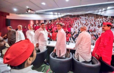Akhilesh attends SP meeting in Lucknow, impressed by ideas