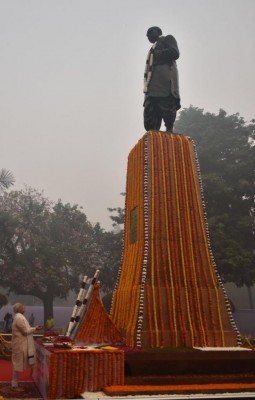 Narendra Modi pays tribute Sardar Vallabhbhai Patel on his birth anniversary