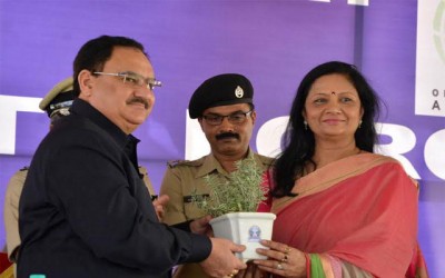 BSF hands over 1500 certificates to the Health Minister pledging to donate their organs 