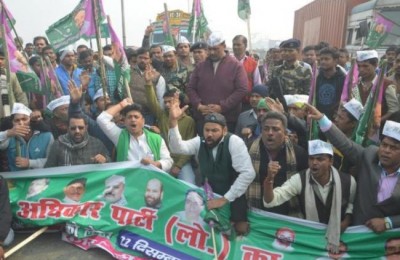 Pappu Yadav threatens to sit on fast in front of offices of BJP, JD-U over currency ban
