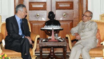 Prime Minister of Singapore calls on President Mukherjee
