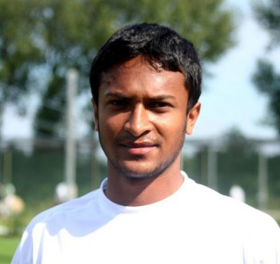 Bangladesh all-rounder Shakib Al Hasan  escapes helicopter crash