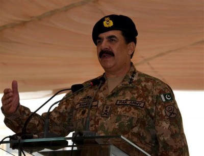 Raheel Sharif pays farewell visit to Lahore Garrison