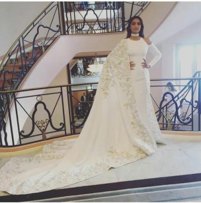 Sonam Kapoor steals the show on the Cannes red carpet