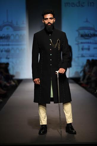 Randeep Hooda charms  Amazon India Fashion Week floor in Rohit Kamra's creation