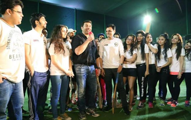 Sunny Deol and Ghayal Once Again team visits Box Cricket League match