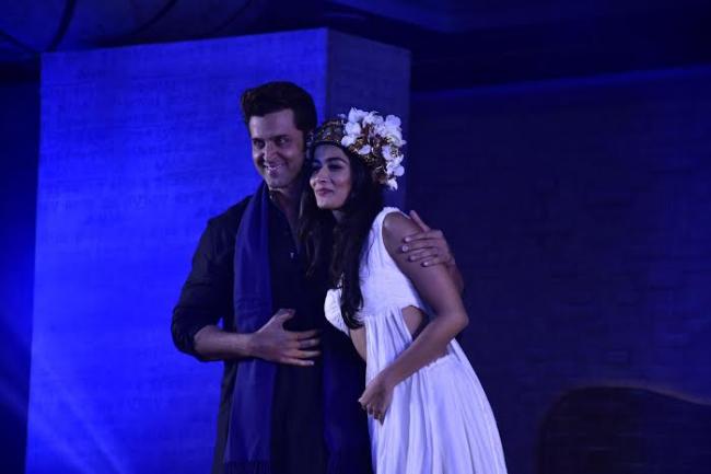Hrithik introduces Mohenjo Daro actress Pooja Hegde