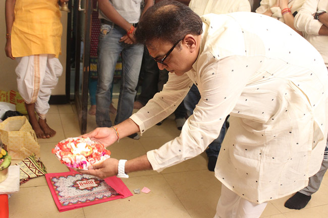 Shree Venkatesh Films hosts mahurat for Arindam Sil's 'Byomkesh Pawrbo' 