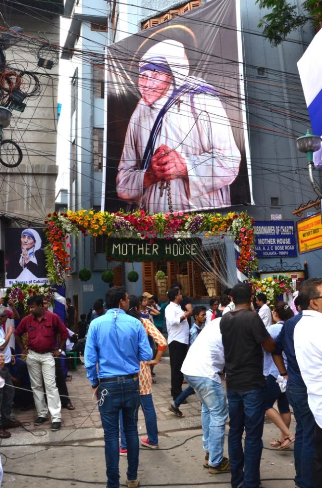 MoC sisters, people celebrate Mother Teresa sainthood 