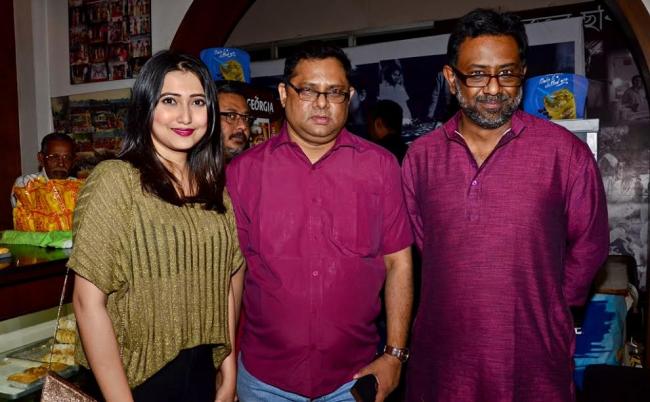 Tollywood celebs glam up premiere of Benche Thakar Gaan 