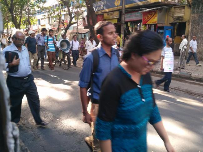 Kolkata: Human rights bodies hold protest march against ban on rallies at College Square