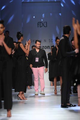 Ashish N Soni sets floor on fire at Amazon India Fashion Week