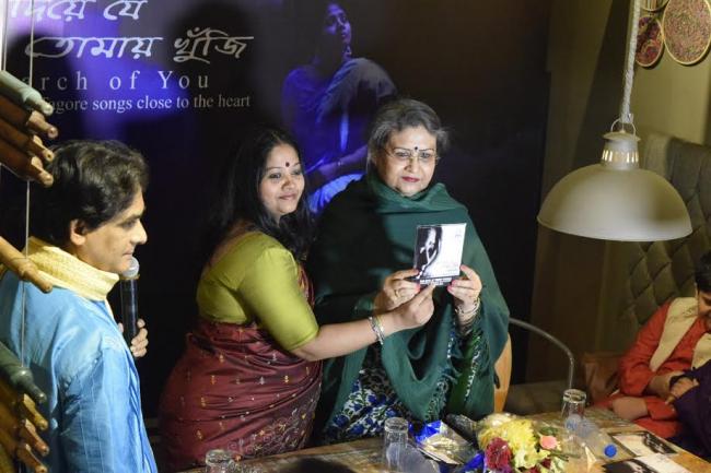 Kolkata: Aparna Sen launches singer Sharoni Sen's solo Rabindrasangeet album