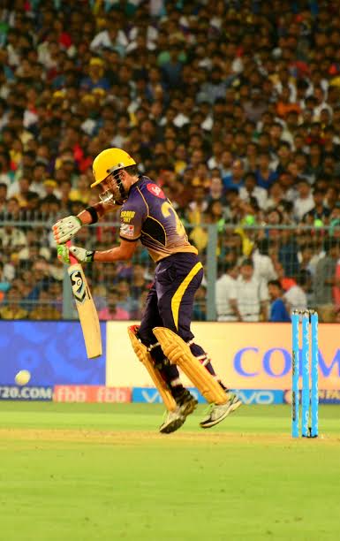 IPL: Kolkata witnesses KKR take on Gujarat Lions at Eden Gardens