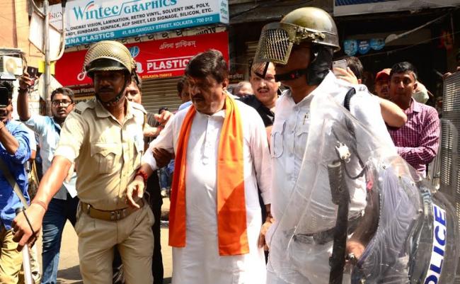 BJP activists clash with Kolkata police, march to Lalbazar turns violent 