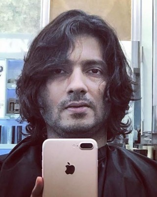 Film producer Shirish Kunder apologises for his UP CM tweets