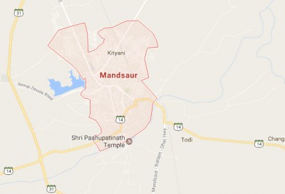 Mandasaur : Ten vehicles set ablaze as farmers' agitation continues, authorities declare curfew