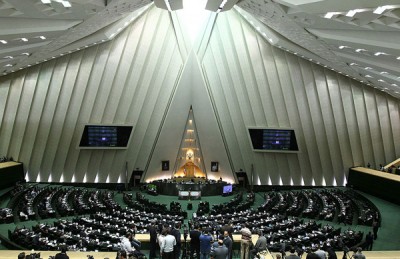  One dead, several injured in twin attacks  in Iran Parliament, Khomeini shrine