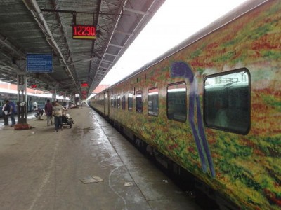 Nagpur-Mumbai Duronto Express derails, no injuries to passengers