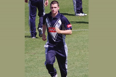 Peter Handscomb called in as injured Aaron Finch's cover