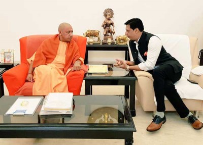 Madhur Bhandarkar meets Uttar Pradesh Chief Minister Yogi Adityanath