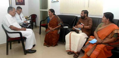 Cyclone Ockhi expected to make landfall, rescue operations going on in war footing says Defence Minister