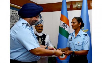 BS Dhanoa felicitates Shikha Pandey 