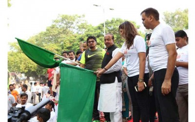 Union Ministers Vijay Goel, Babul Supriyo flag off 8th Slum Daud in Delhi