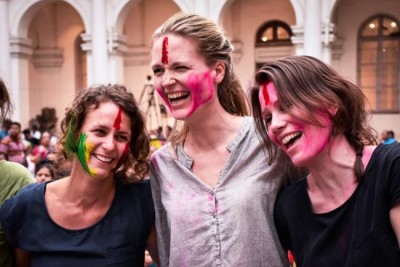 Foreigners soak in Holi spirit in India