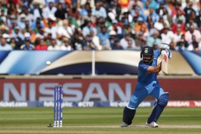 Kohli smashes century to help India beat Sri Lanka by six wickets, win series 5-0
