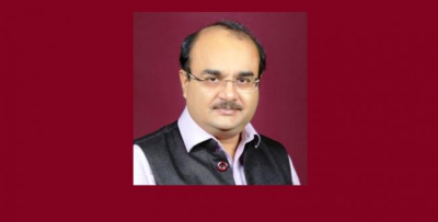 Patidar leader says was bribed by BJP, displays cash