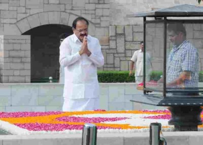 Vice President greets people on Independence Day eve 