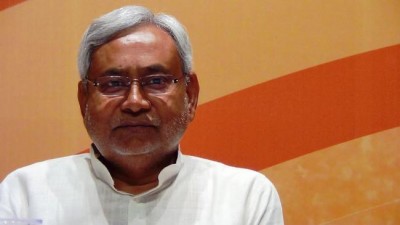 Nitish leaves for Rajgir as Meira Kumar lands in Patna