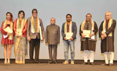 Bachchan,  Taapsee Pannu attend Pink special screening at Rashtrapati Bhavan, thank President