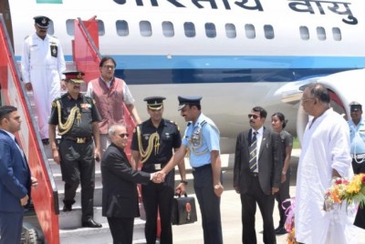 President Pranab Mukherjee reaches Panagarh