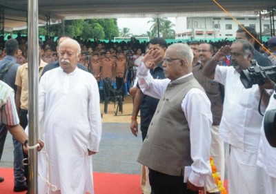 Ignoring orders from state bureaucracy, RSS chief Mohan Bhagwat hoists national flag at Kerala school