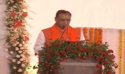 Vijay Rupani sworn in as Gujarat CM for the second time