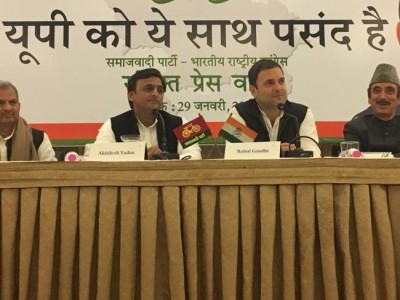 UP poll: Rahul, Akhilesh hold joint media address, say alliance will win 300 plus seats